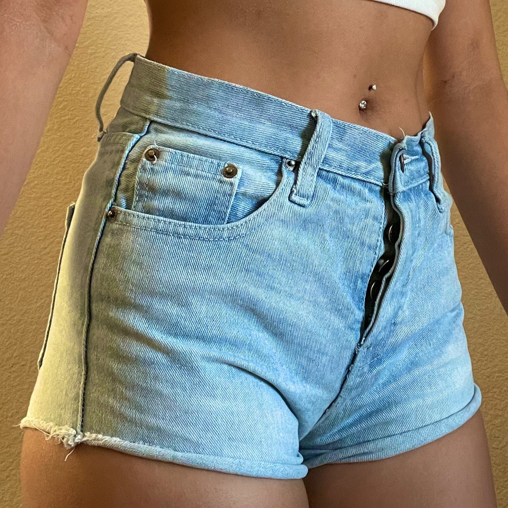 🐝 F21 High Waisted Lightwashed Short Shorts